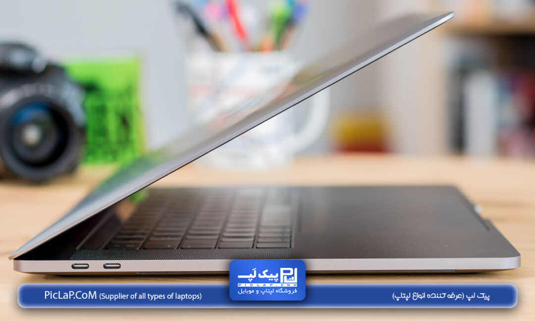 عکس نمای بغل macbook pro 2018